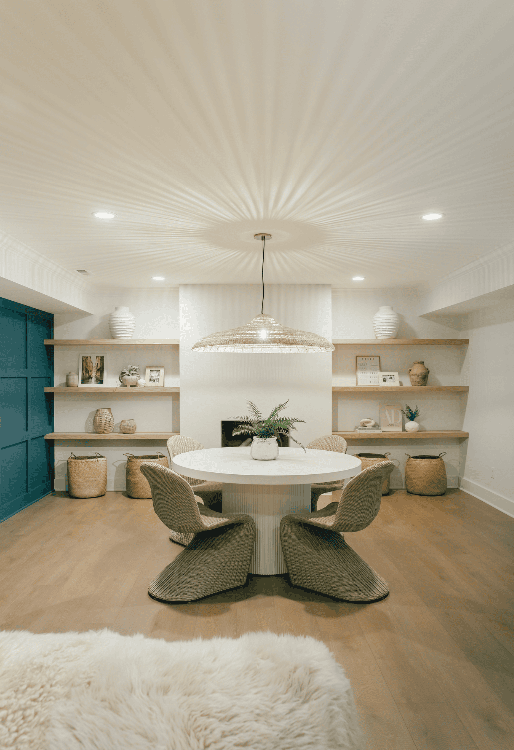 Curated visual reference: Upscale Lounge Coastal Interior Design Photo Inspiration